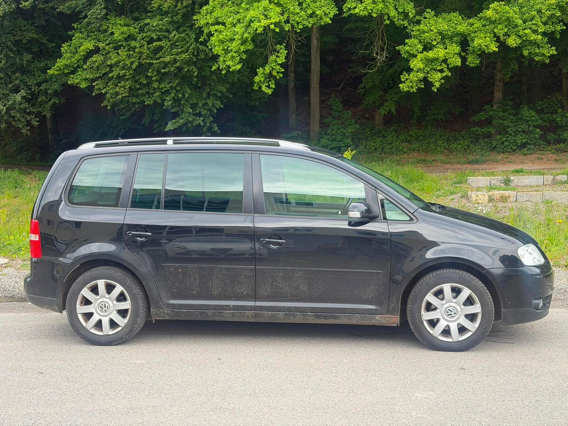 VW Touran 2.0 TDI Highline-image-10