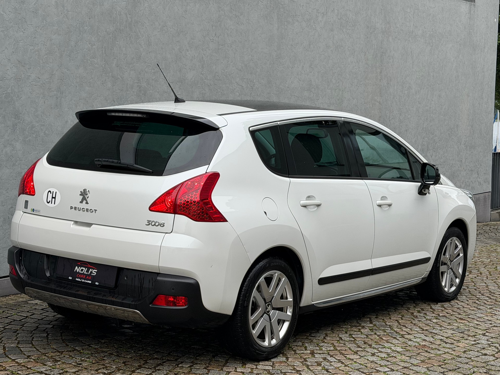 PEUGEOT 3008 HYbrid4 2.0 HDI EGS6-image-4
