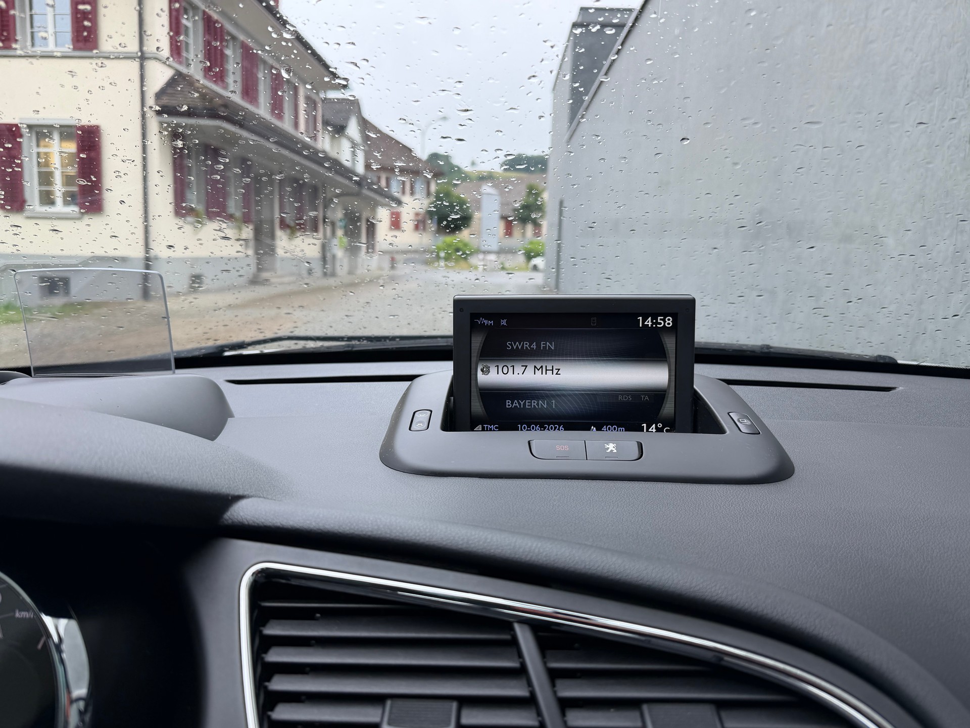 PEUGEOT 3008 HYbrid4 2.0 HDI EGS6-image-15