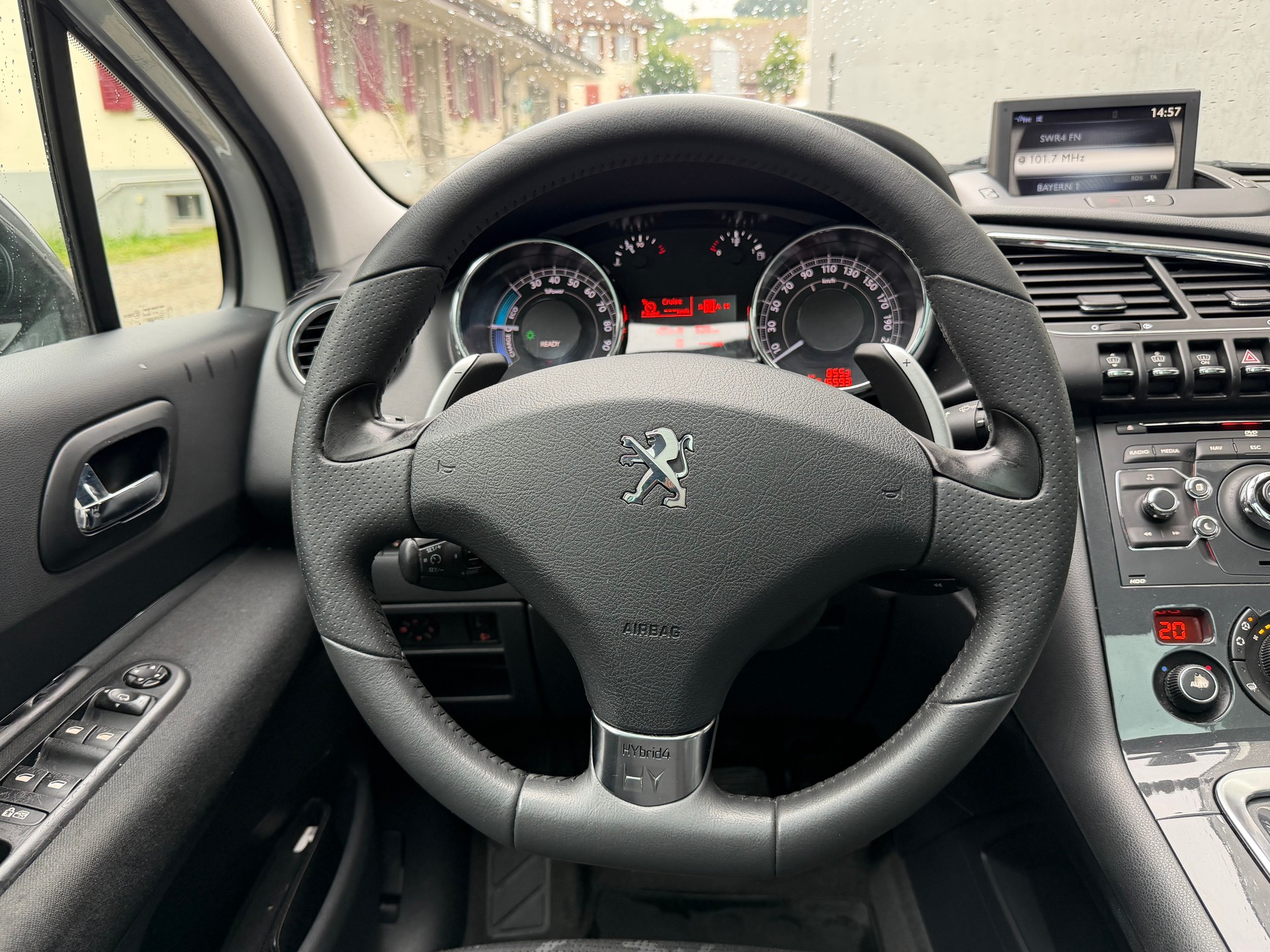 PEUGEOT 3008 HYbrid4 2.0 HDI EGS6-image-14