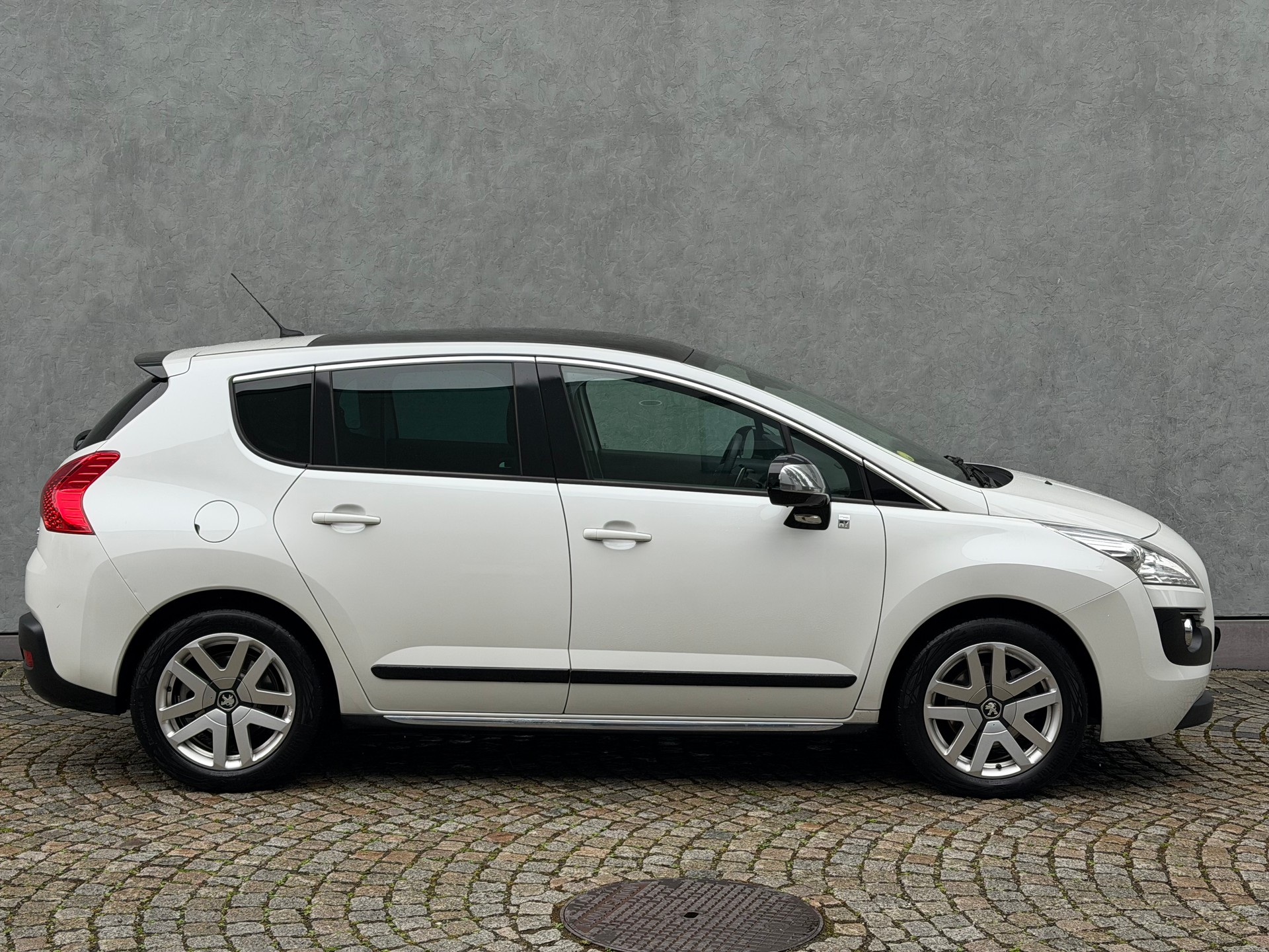 PEUGEOT 3008 HYbrid4 2.0 HDI EGS6-image-7