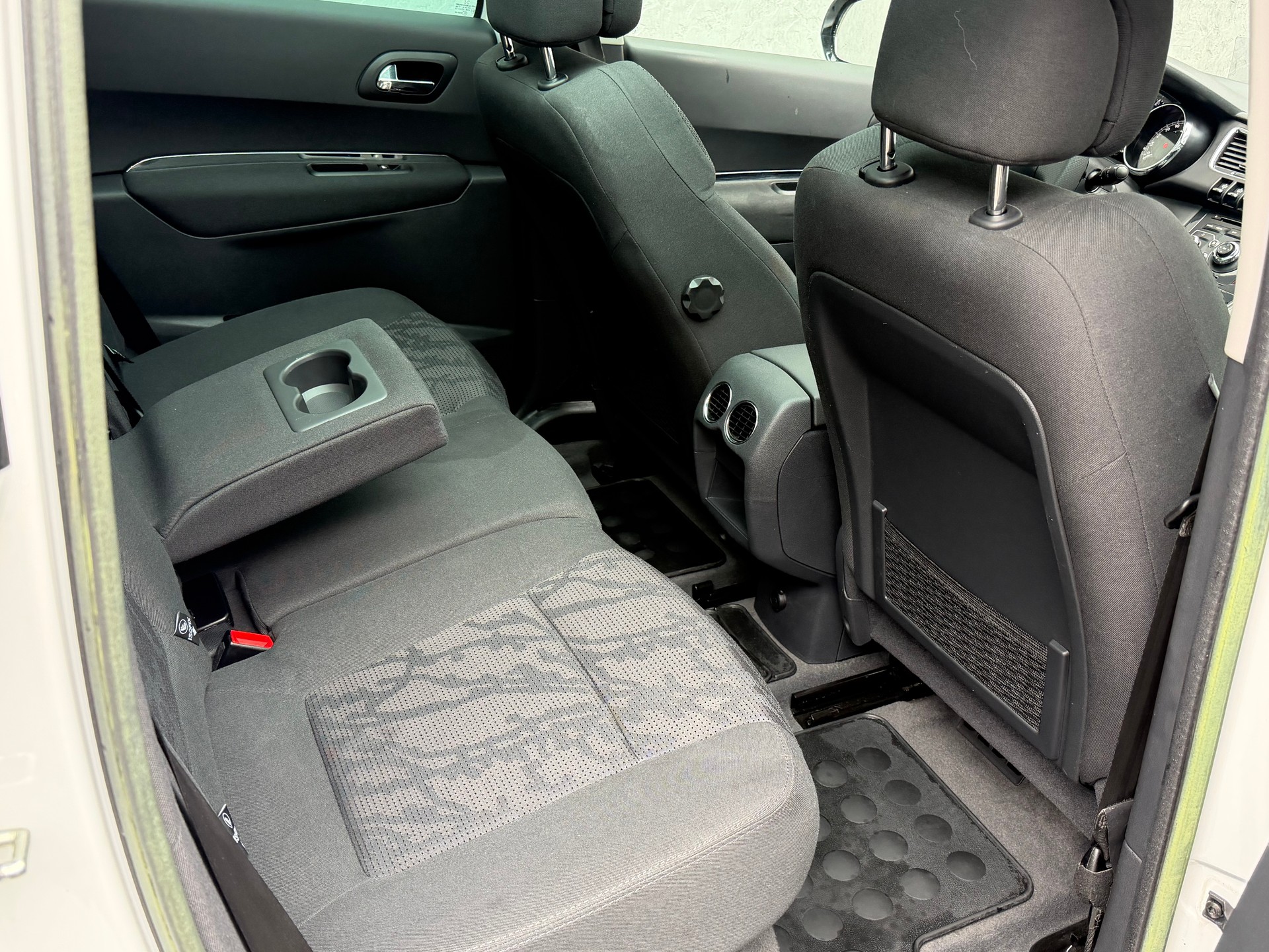 PEUGEOT 3008 HYbrid4 2.0 HDI EGS6-image-12