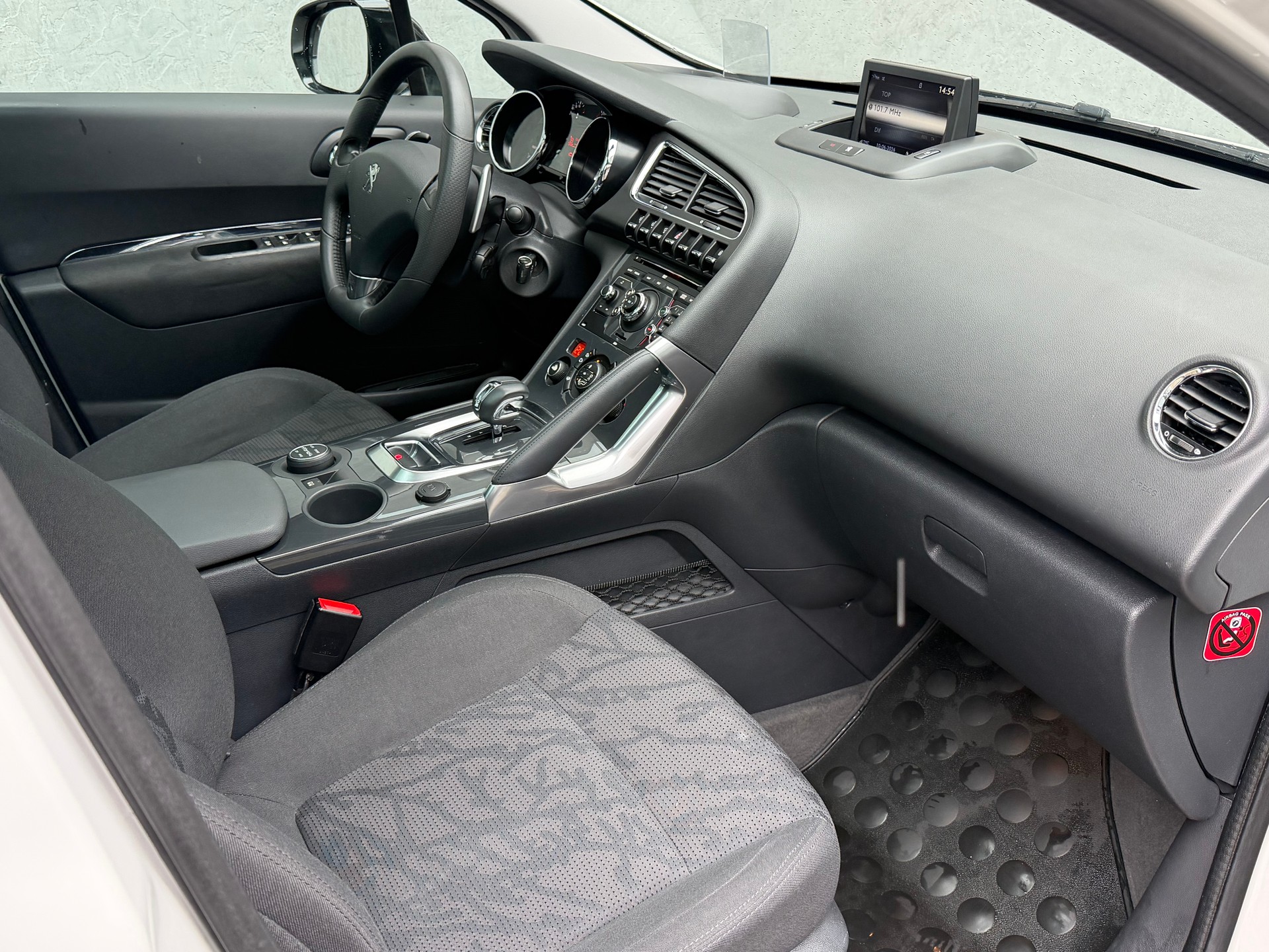 PEUGEOT 3008 HYbrid4 2.0 HDI EGS6-image-10