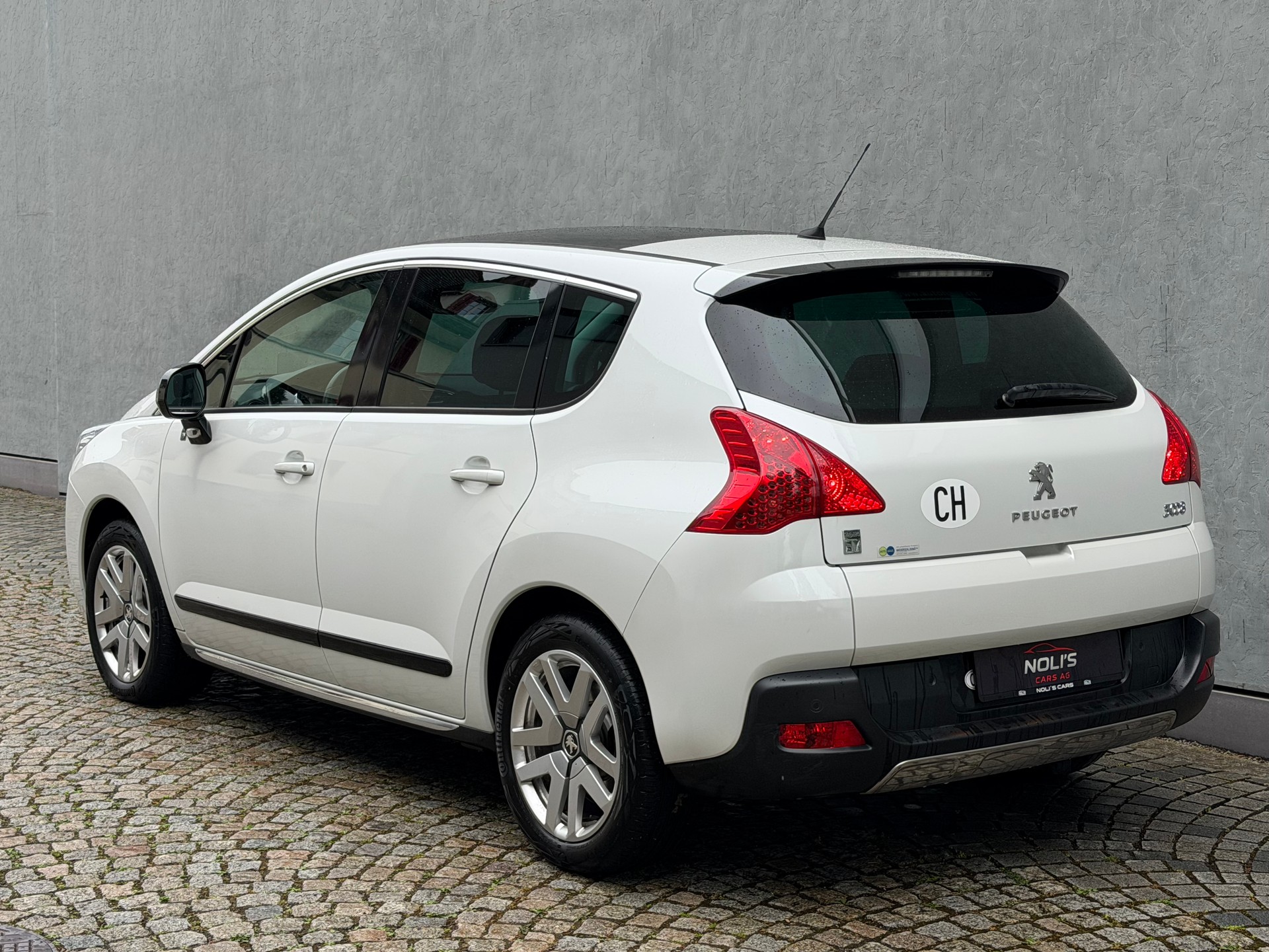 PEUGEOT 3008 HYbrid4 2.0 HDI EGS6-image-5