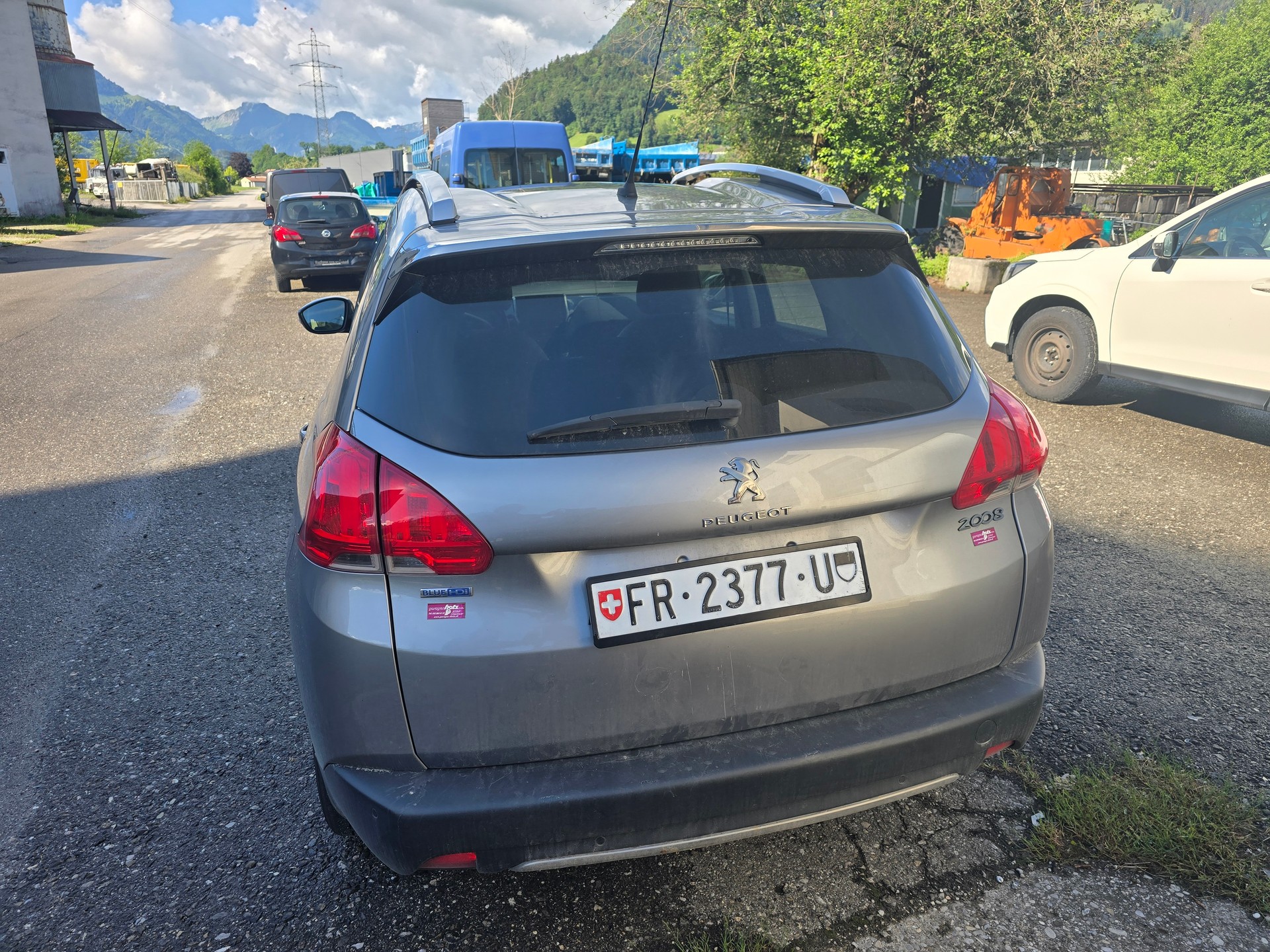 PEUGEOT 2008 1.6 BlueHDi Allure-image-2