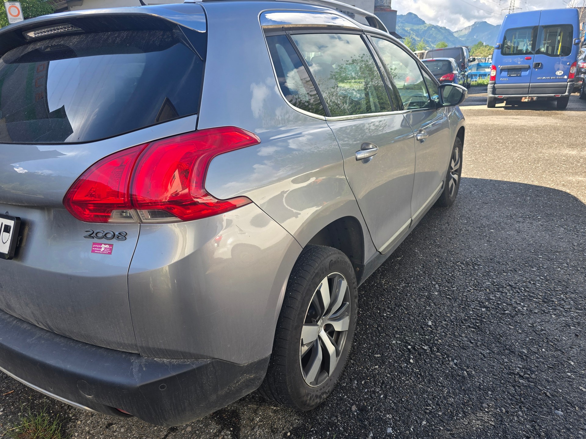 PEUGEOT 2008 1.6 BlueHDi Allure-image-3