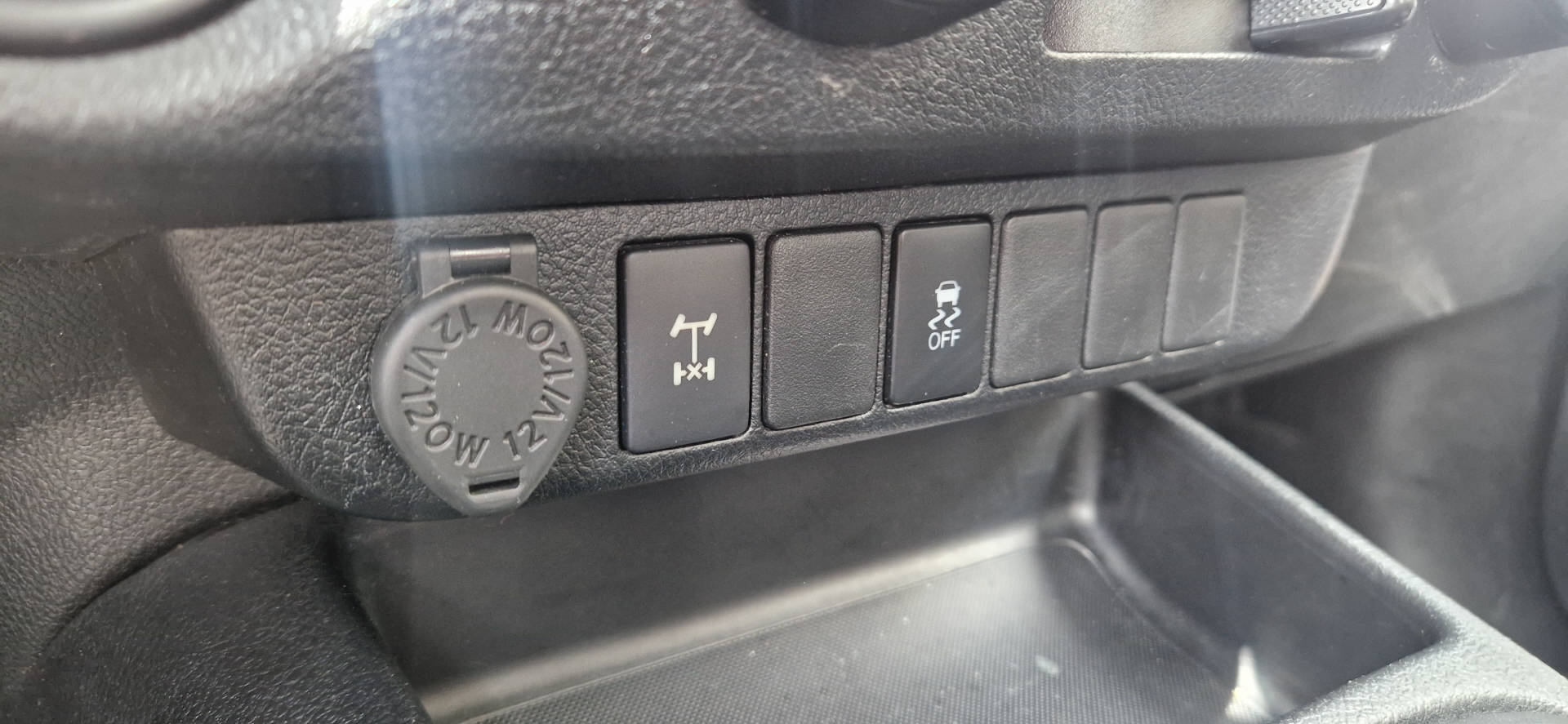 TOYOTA Hi-Lux Double Cab.-Pick-up 2.4 D-4D 150 Luna-image-8