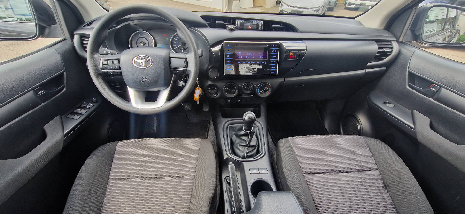 TOYOTA Hi-Lux Double Cab.-Pick-up 2.4 D-4D 150 Luna-image-4