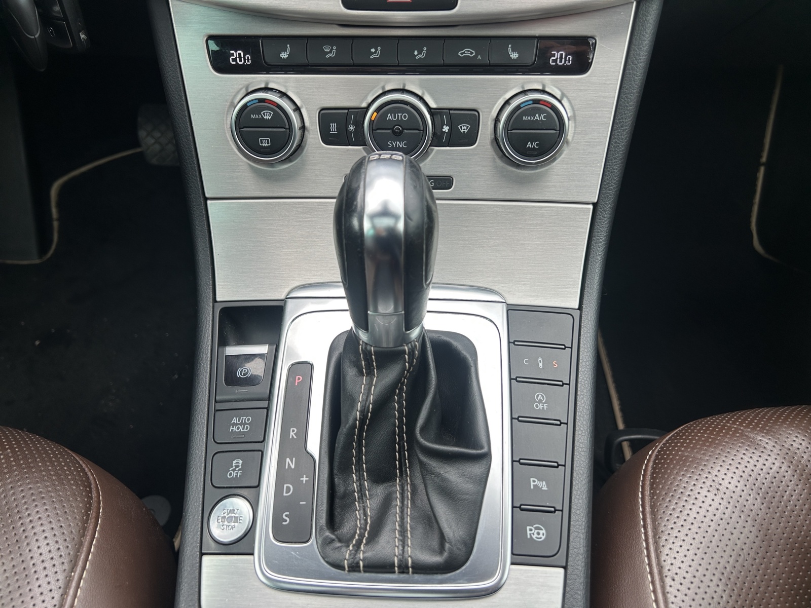 VW Passat Variant 2.0 TDI BMT Exclusive Highline 4MDSG-image-11