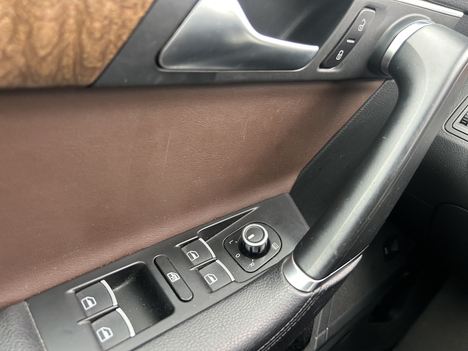 VW Passat Variant 2.0 TDI BMT Exclusive Highline 4MDSG-image-9