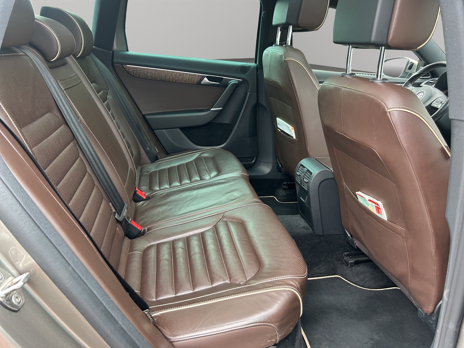 VW Passat Variant 2.0 TDI BMT Exclusive Highline 4MDSG-image-21