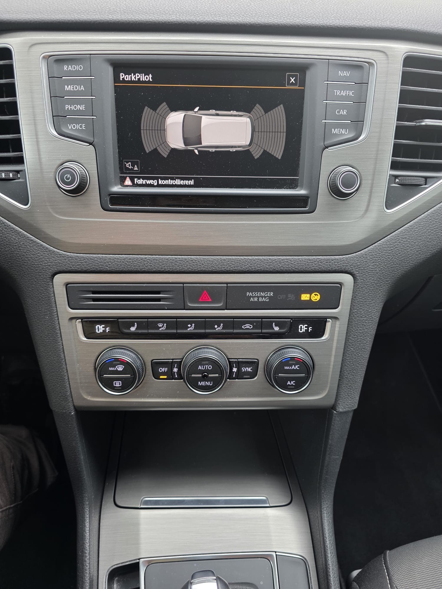 VW Golf Sportsvan 1.4 TSI Highline DSG-image-14