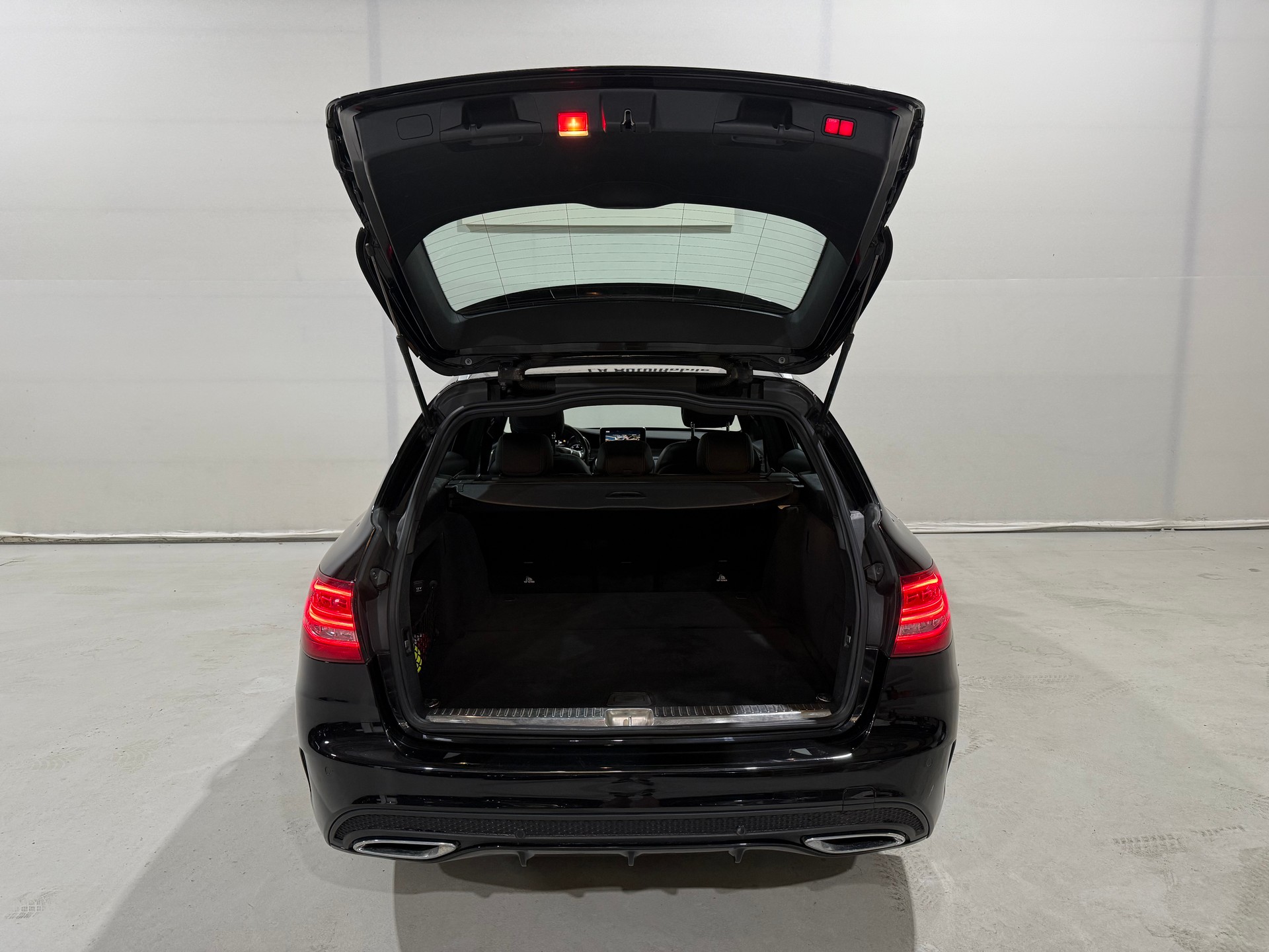 MERCEDES-BENZ C 250 BlueTEC AMG Line 4Matic 7G-Tronic-image-10