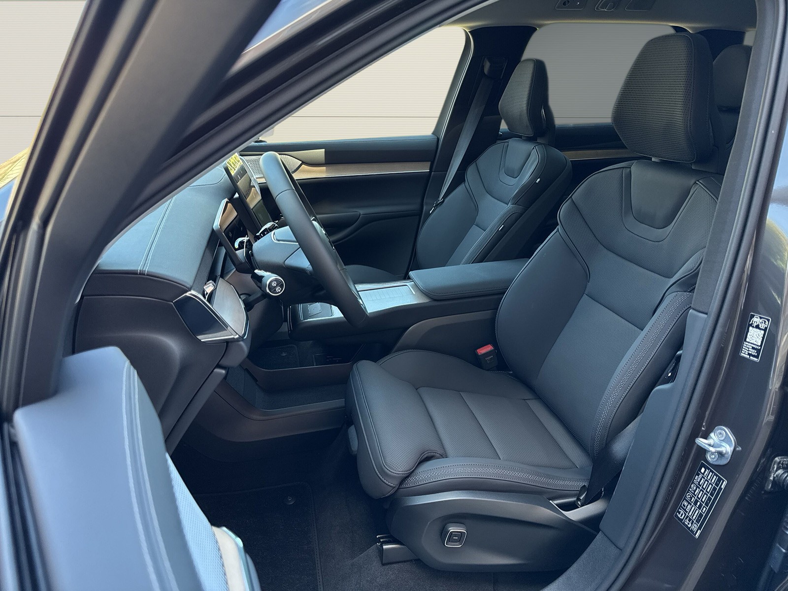 VOLVO EX90 Twin Ultra AWD-image-7