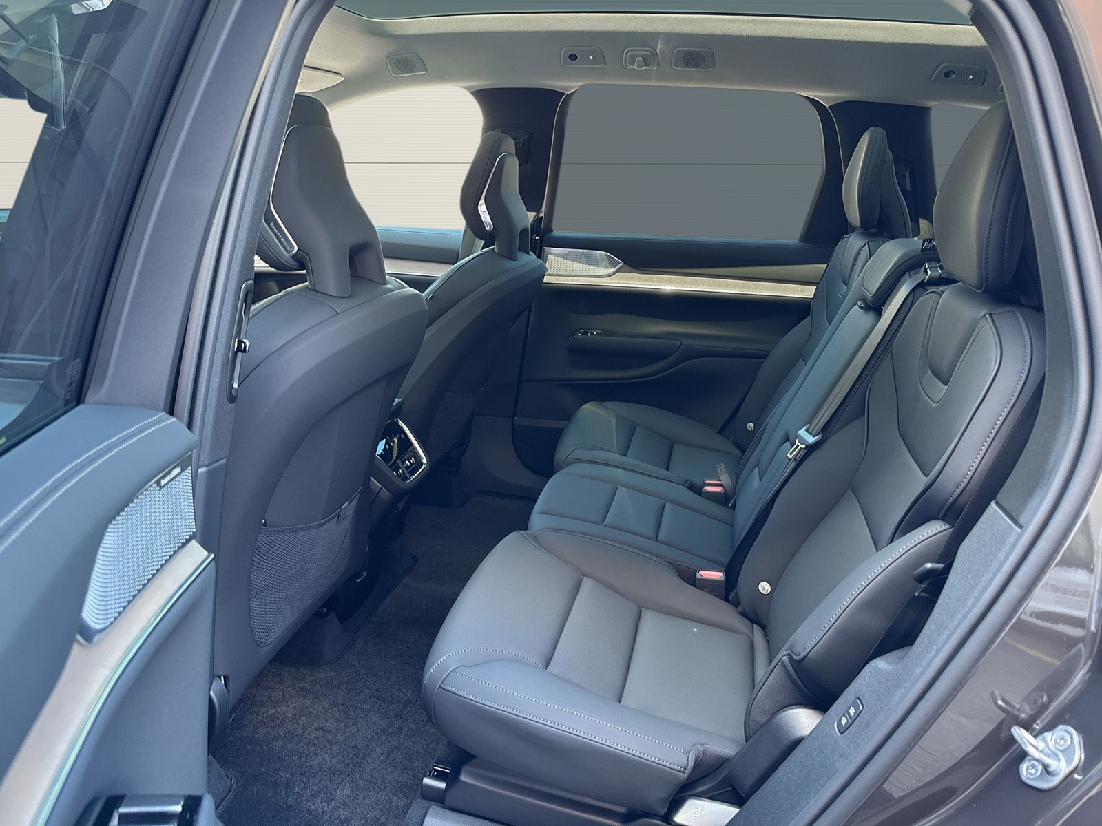 VOLVO EX90 Twin Ultra AWD-image-9