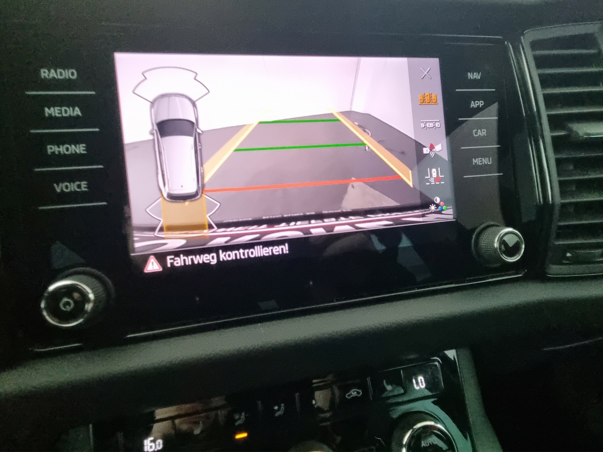 SKODA Kodiaq 2.0 TDI SportLine DSG 4x4-image-14