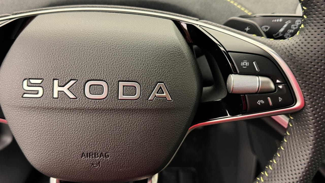 SKODA Enyaq 4x4 RS-image-9