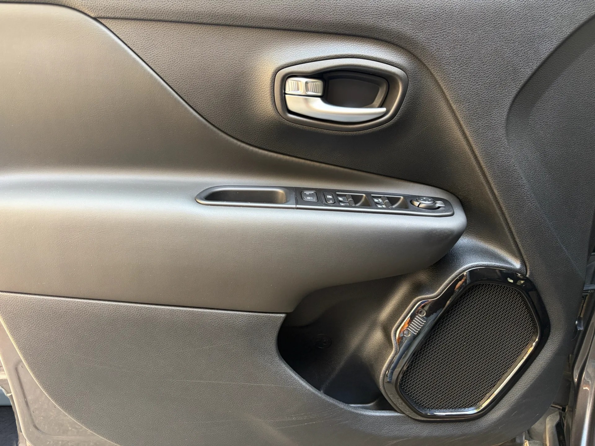 JEEP Renegade 1.0 Turbo Night Eagle-image-15