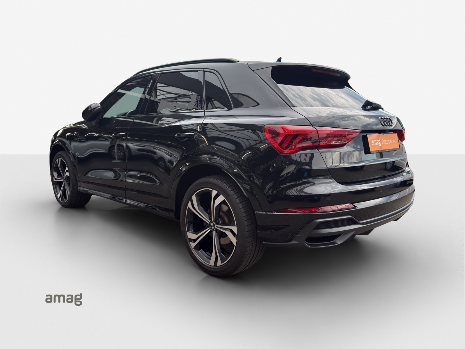 AUDI Q3 35 TDI S line Attraction quattro S-tronic-image-2