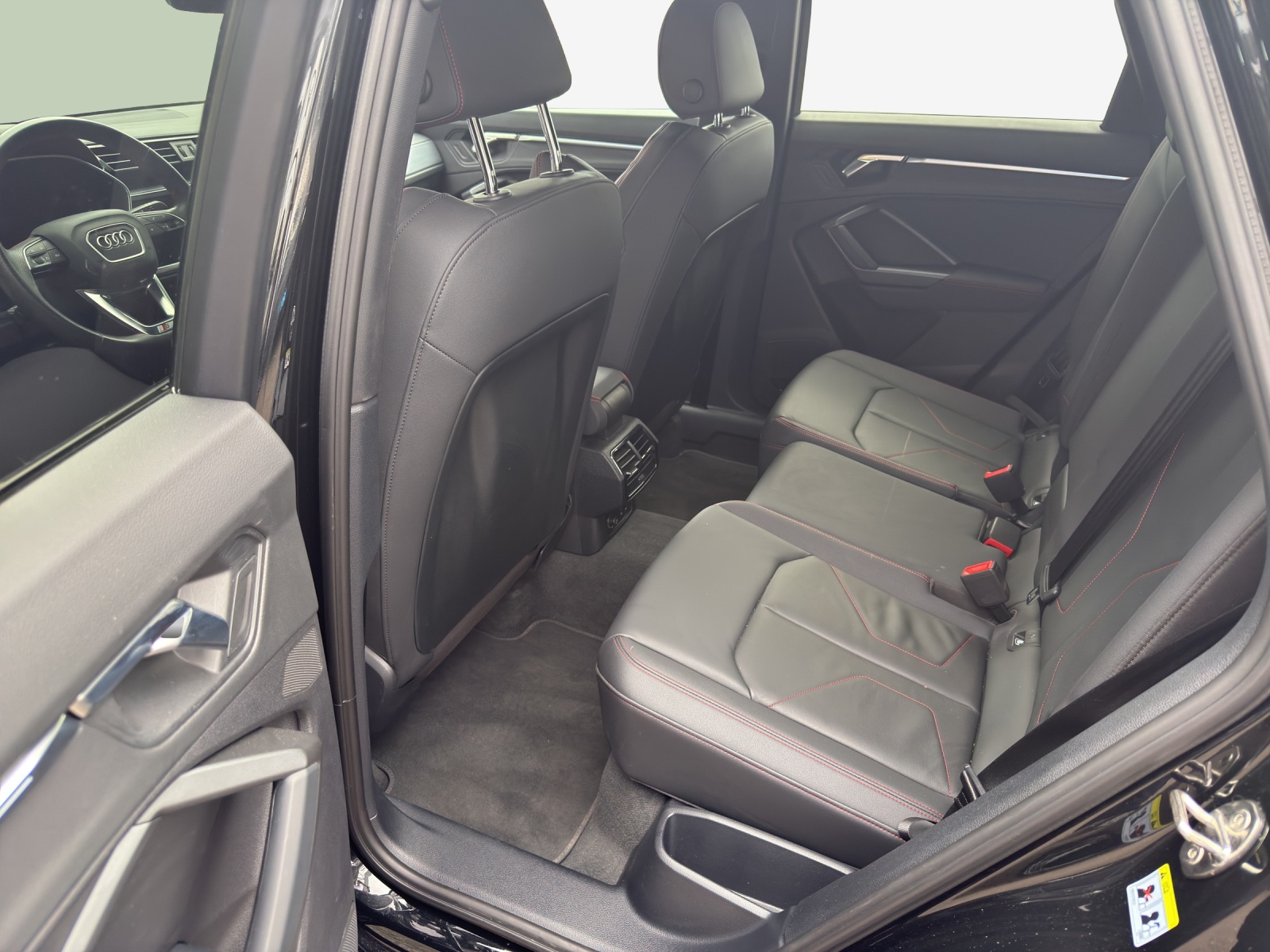 AUDI Q3 35 TDI S line Attraction quattro S-tronic-image-11
