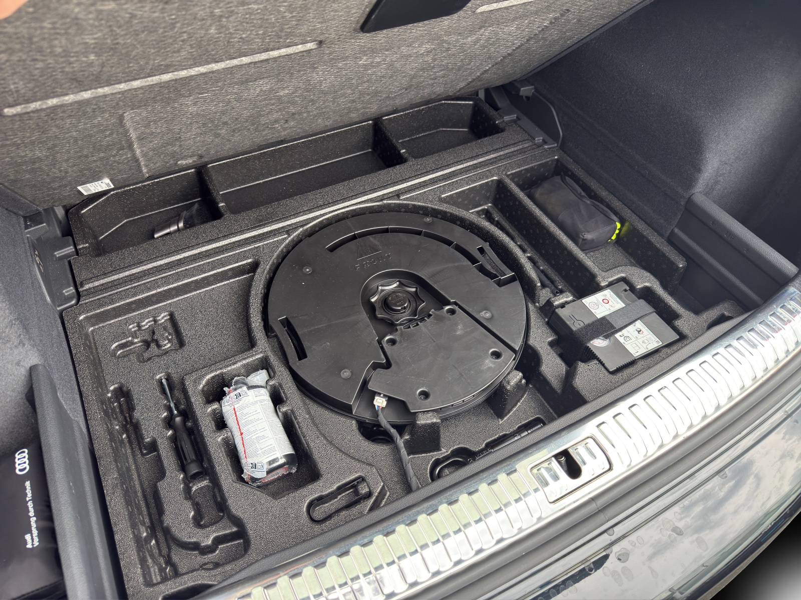 AUDI Q3 35 TDI S line Attraction quattro S-tronic-image-13