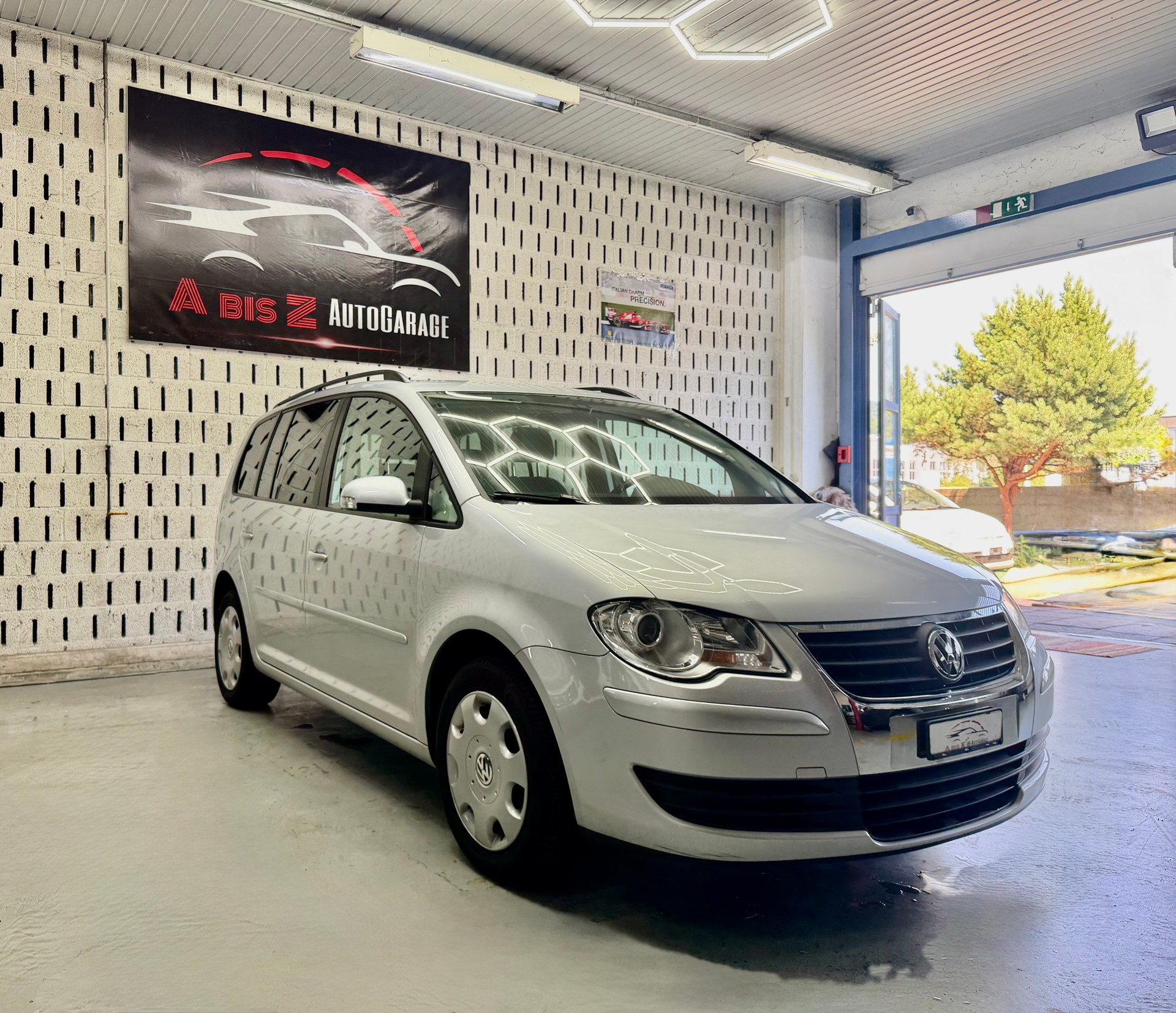 VW Touran 1.4 TSI Highline DSG-image-1