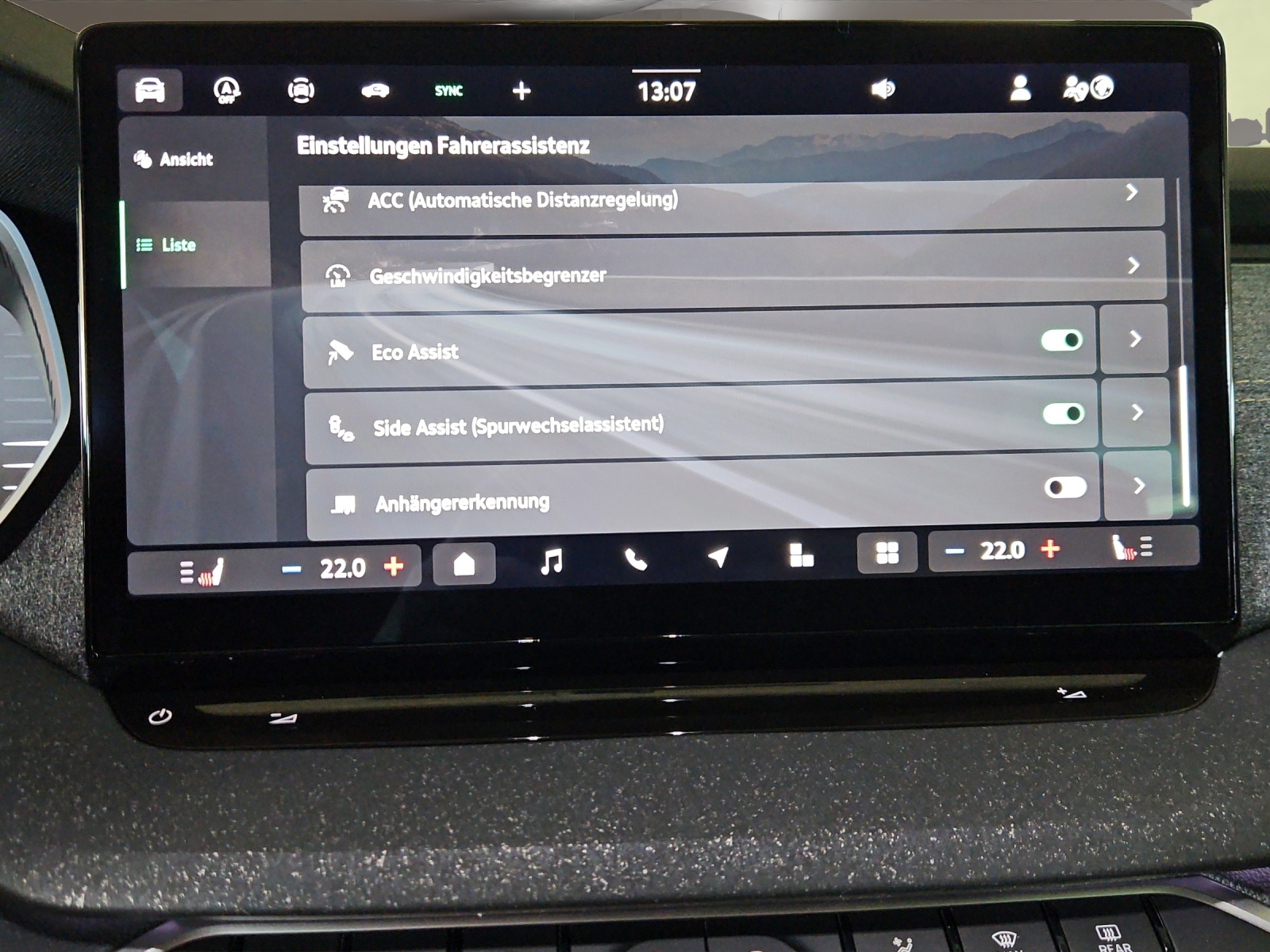 SKODA Octavia Combi 2.0 TDI DSG Selection-image-16