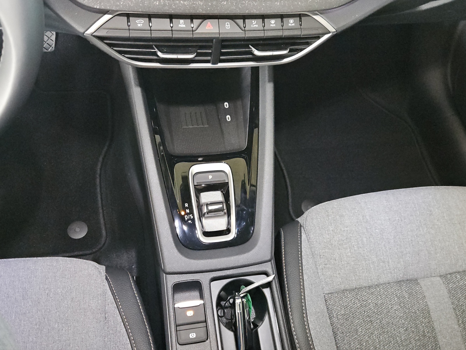 SKODA Octavia Combi 2.0 TDI DSG Selection-image-21