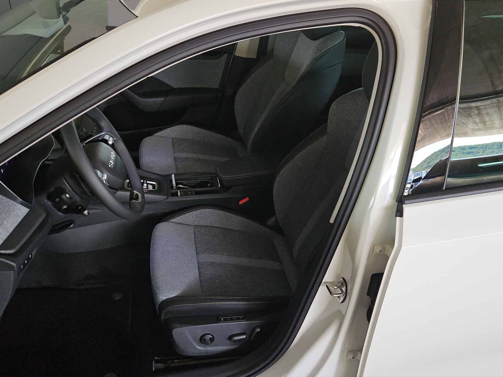 SKODA Octavia Combi 2.0 TDI DSG Selection-image-8