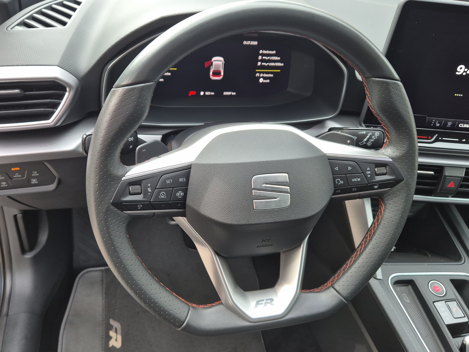 SEAT Leon ST 1.5 eHybrid pHEV DSG FR-image-9