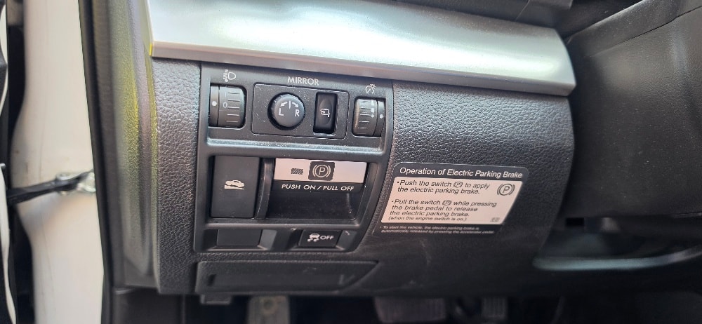 SUBARU Legacy 2.0i Swiss AWD Lineartronic-image-17