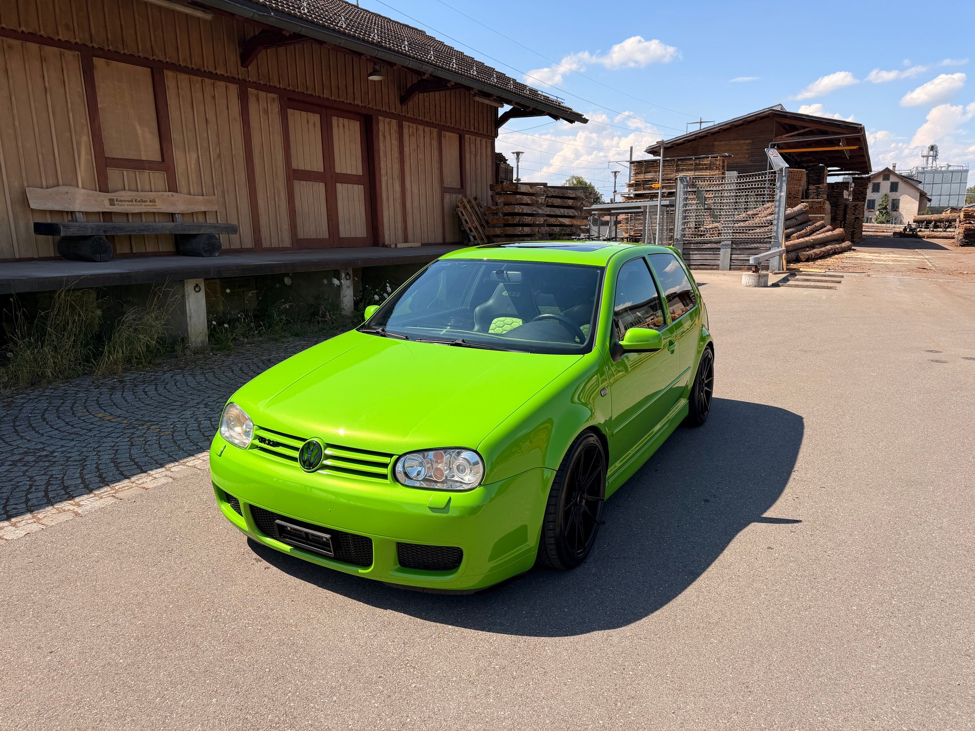 VW Golf R32 4Motion-image-0