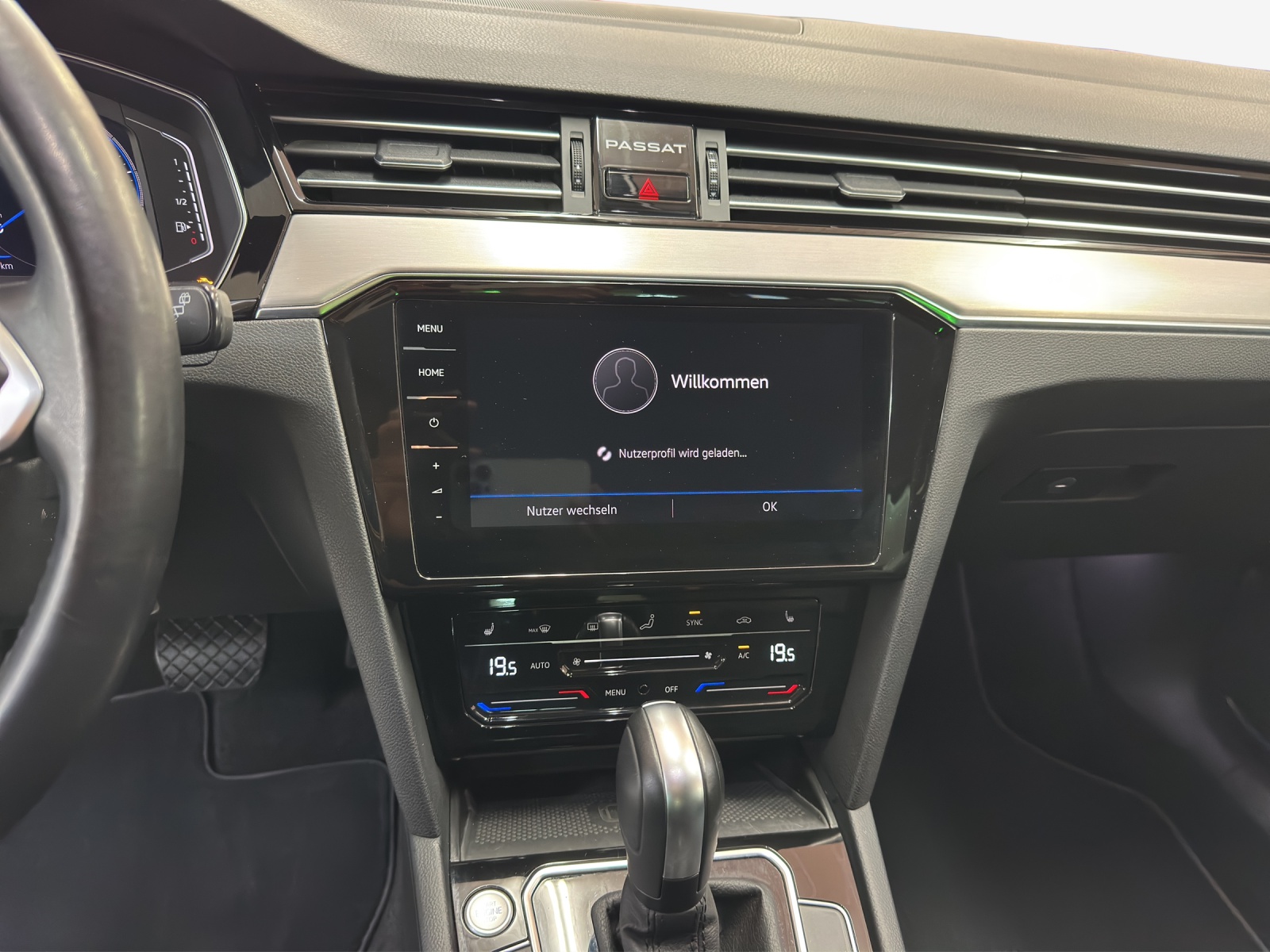 VW Passat 2.0 TDI BMT Elegance 4Motion DSG-image-10