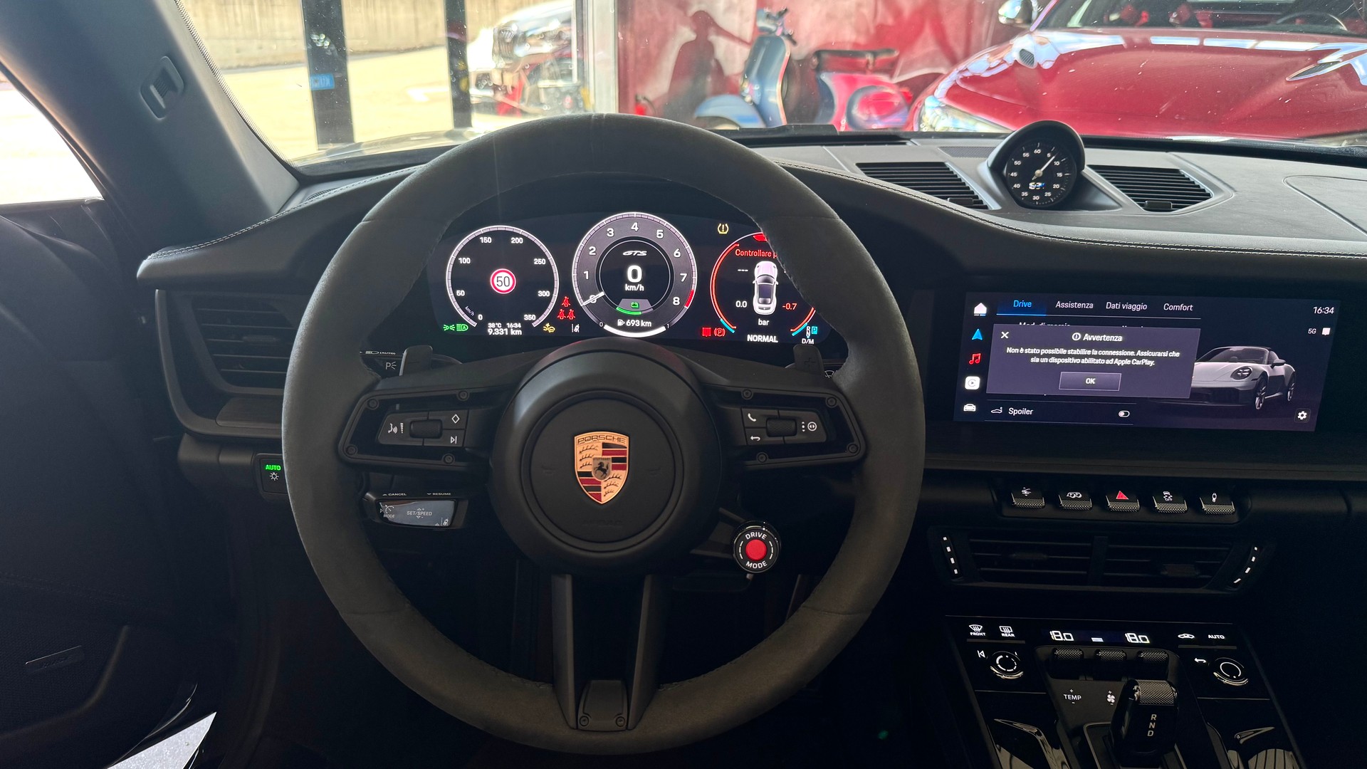 PORSCHE 911 Carrera 4 GTS Cabriolet-image-8