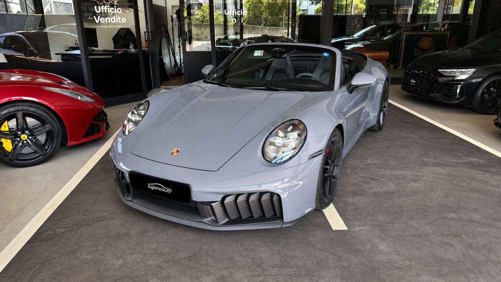 PORSCHE 911 Carrera 4 GTS Cabriolet-image-1