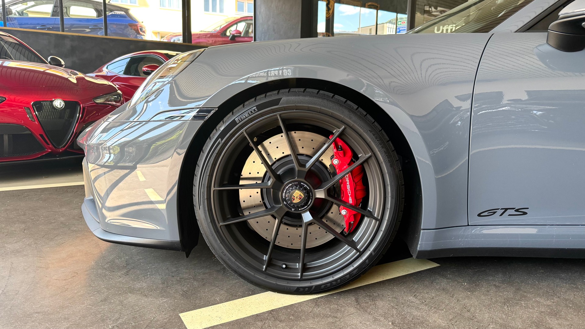 PORSCHE 911 Carrera 4 GTS Cabriolet-image-5