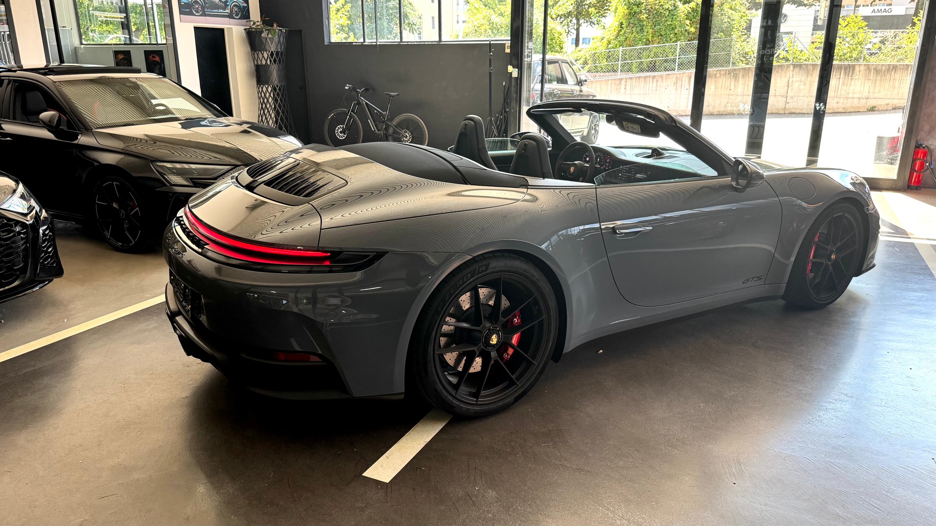 PORSCHE 911 Carrera 4 GTS Cabriolet-image-4