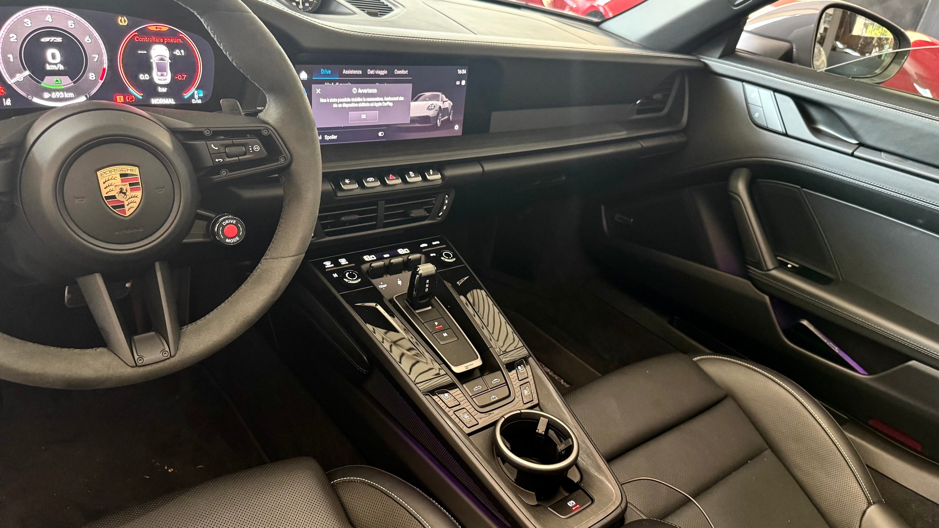 PORSCHE 911 Carrera 4 GTS Cabriolet-image-9