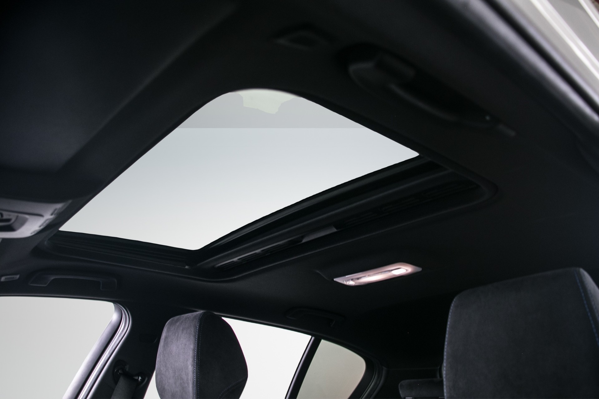 BMW 120d xDrive M Sport Steptronic-image-11