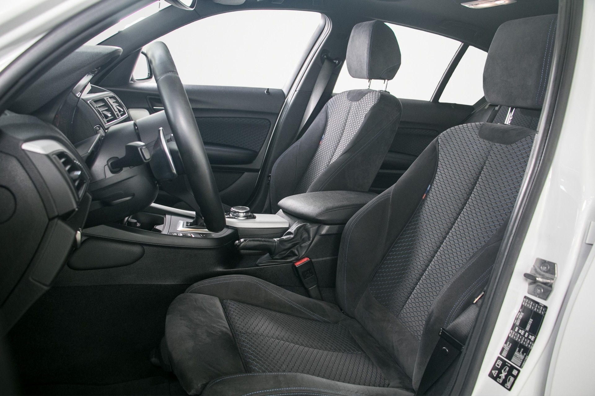 BMW 120d xDrive M Sport Steptronic-image-9