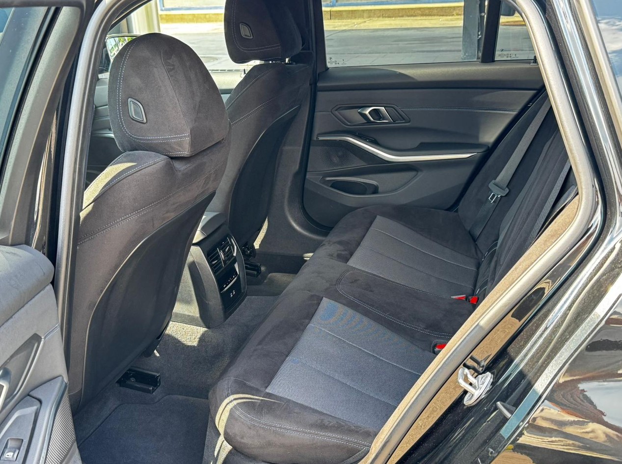 BMW 330i Touring xDrive Steptronic M Sport *Elektr. Anhängerkupplung**Panoramadach**Shadow-Line**Live Cockpit**245PS**Jahrgang 2026*-image-12