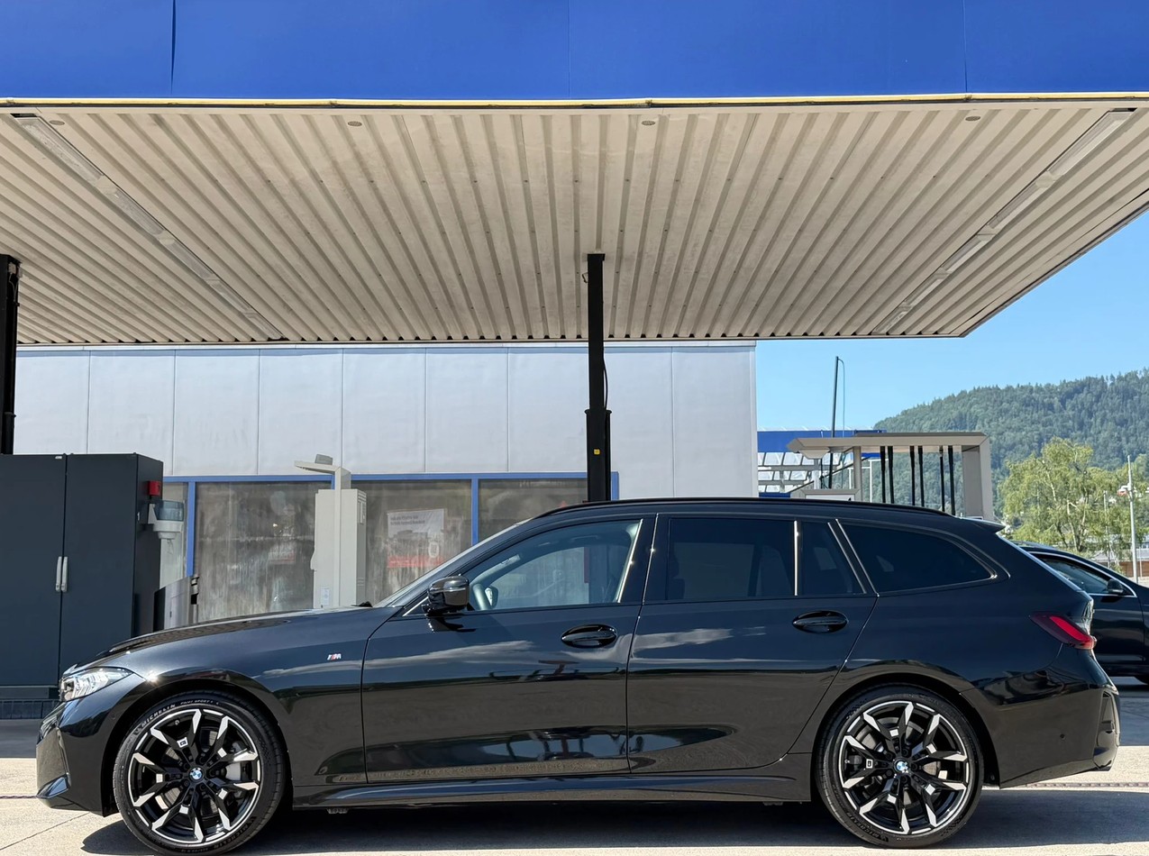 BMW 330i Touring xDrive Steptronic M Sport *Elektr. Anhängerkupplung**Panoramadach**Shadow-Line**Live Cockpit**245PS**Jahrgang 2026*-image-4