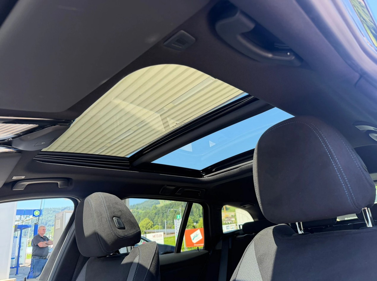 BMW 330i Touring xDrive Steptronic M Sport *Elektr. Anhängerkupplung**Panoramadach**Shadow-Line**Live Cockpit**245PS**Jahrgang 2026*-image-8