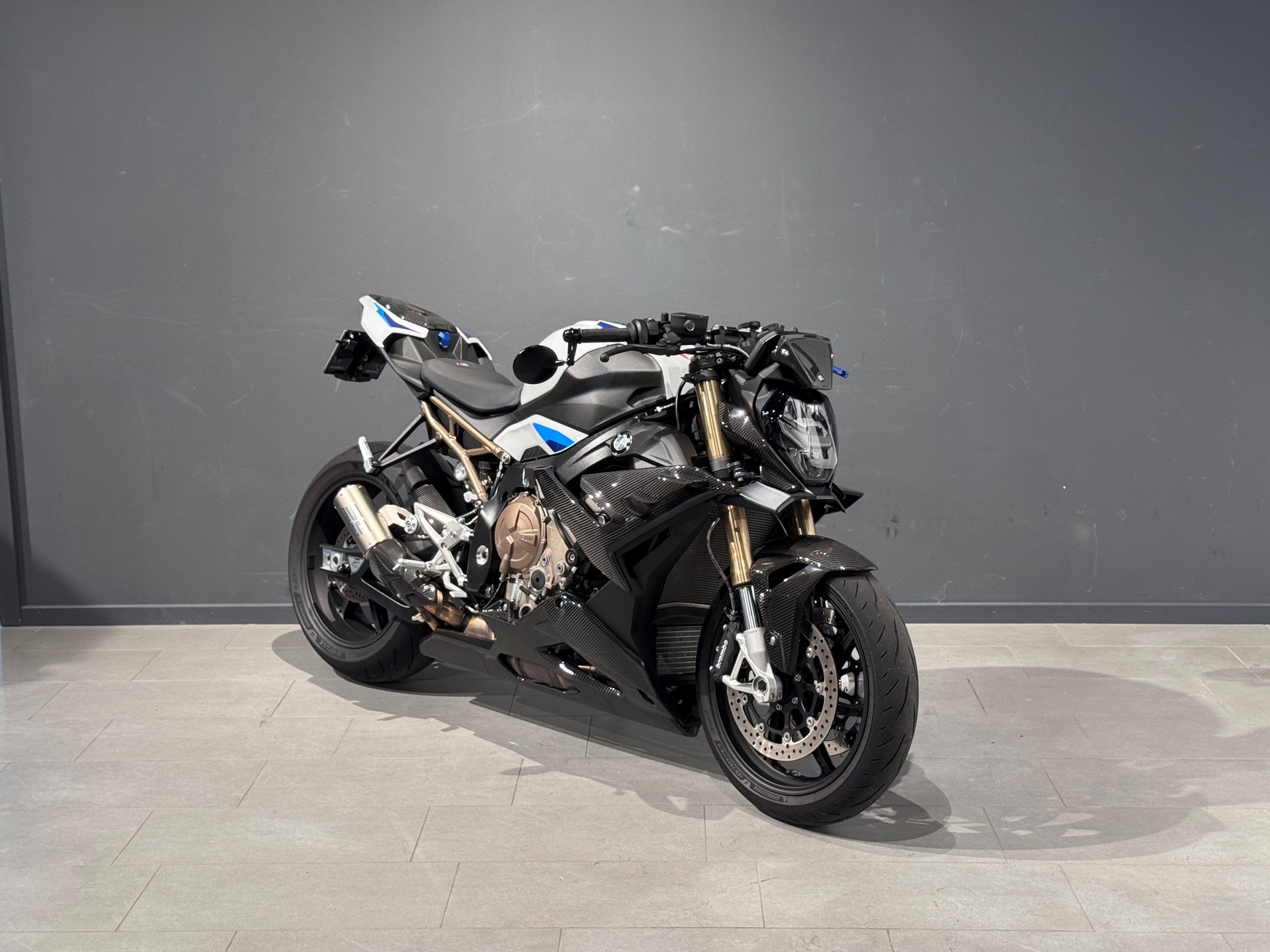BMW S 1000 R-showroom-element-1