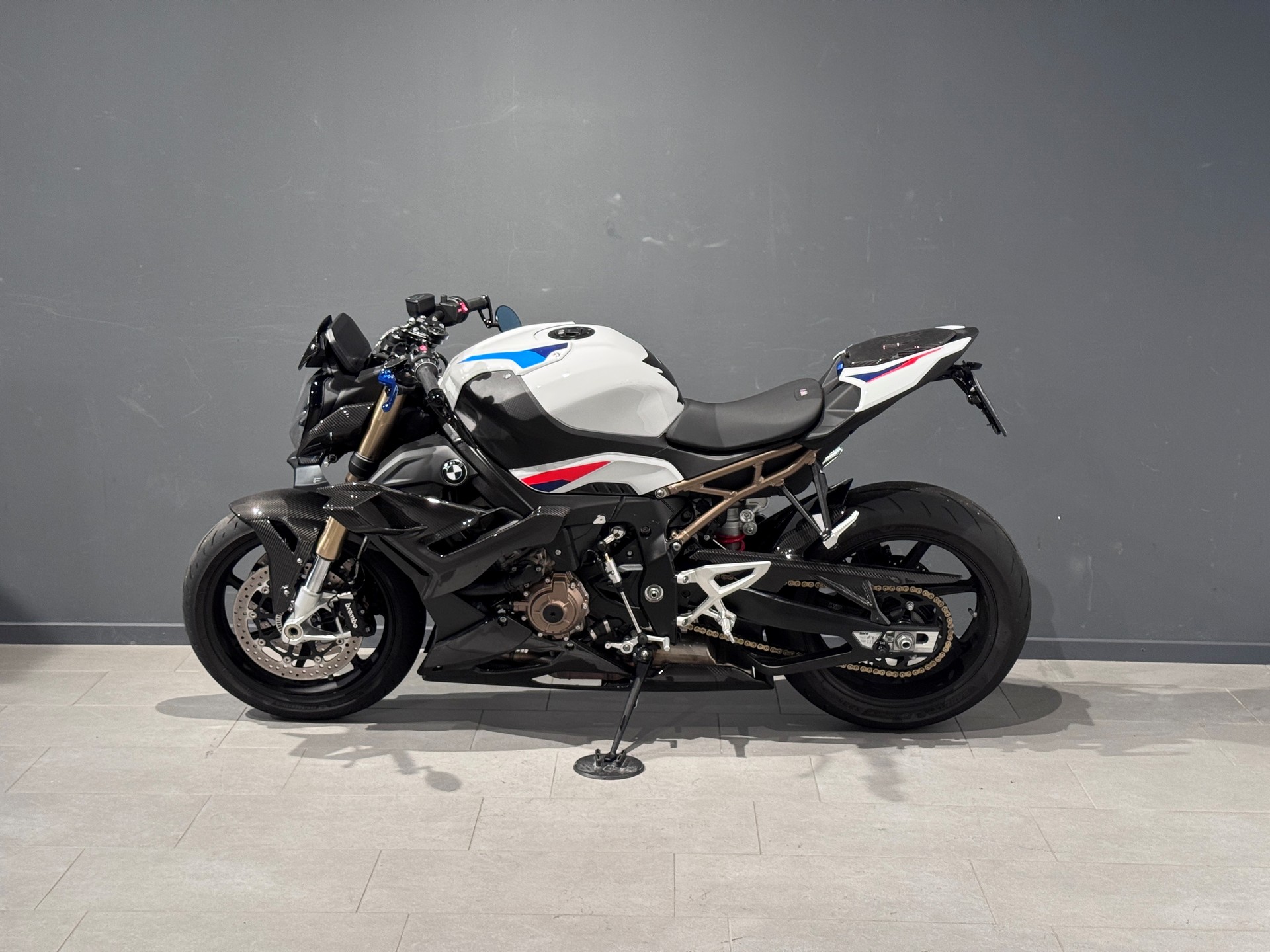 BMW S 1000 R-showroom-element-3