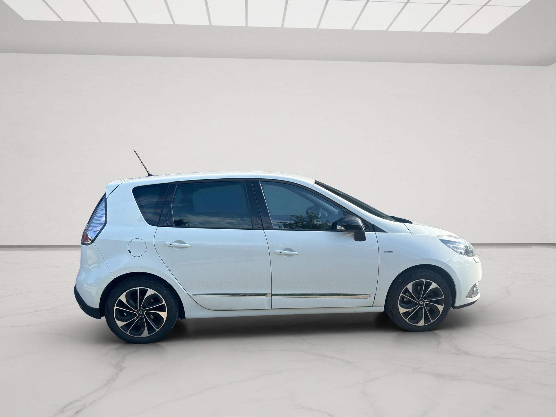 RENAULT Scénic 1.5 dCi Bose EDC-image-6