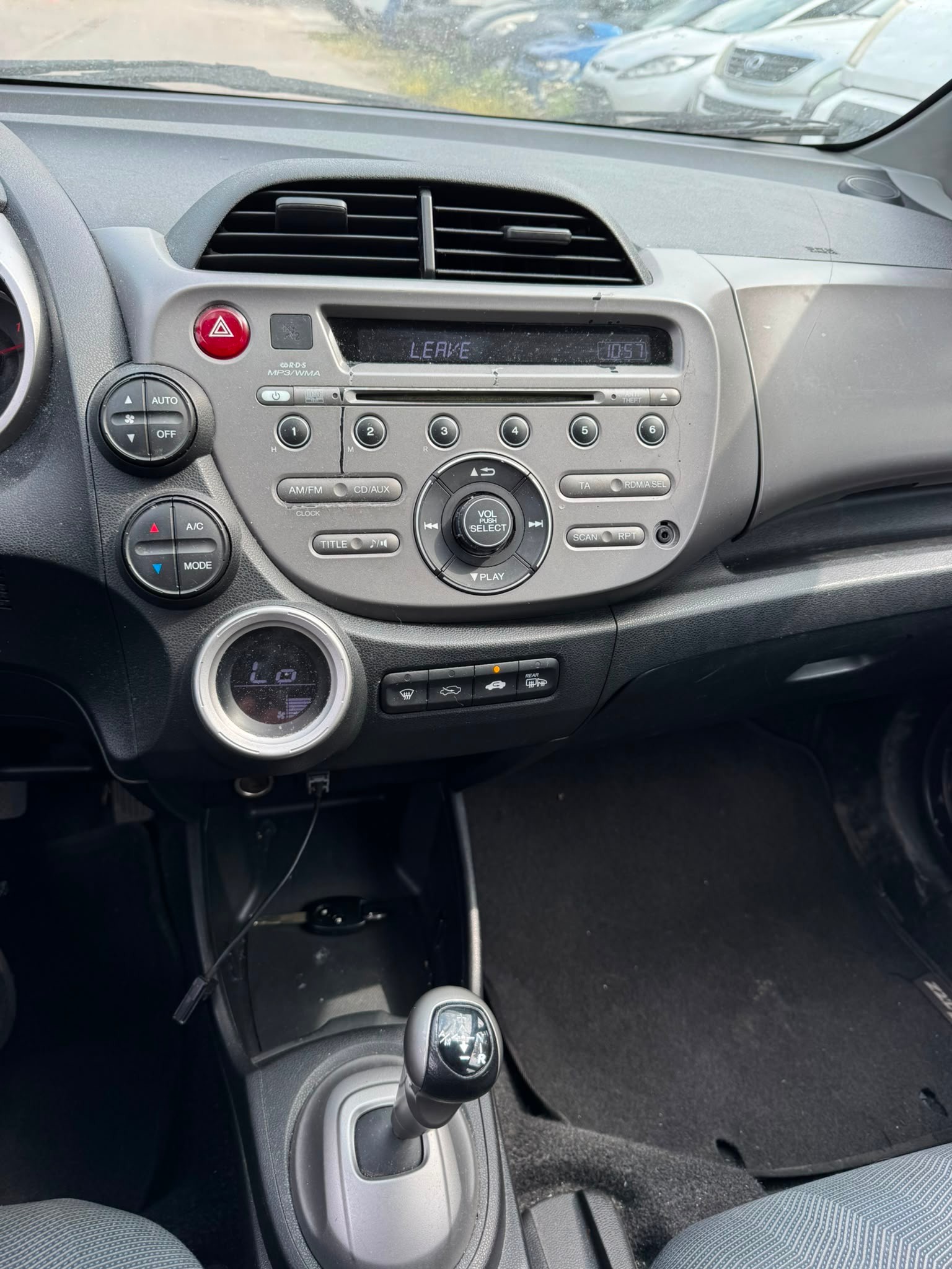 HONDA Jazz 1.4i Comfort i-Shift-image-13