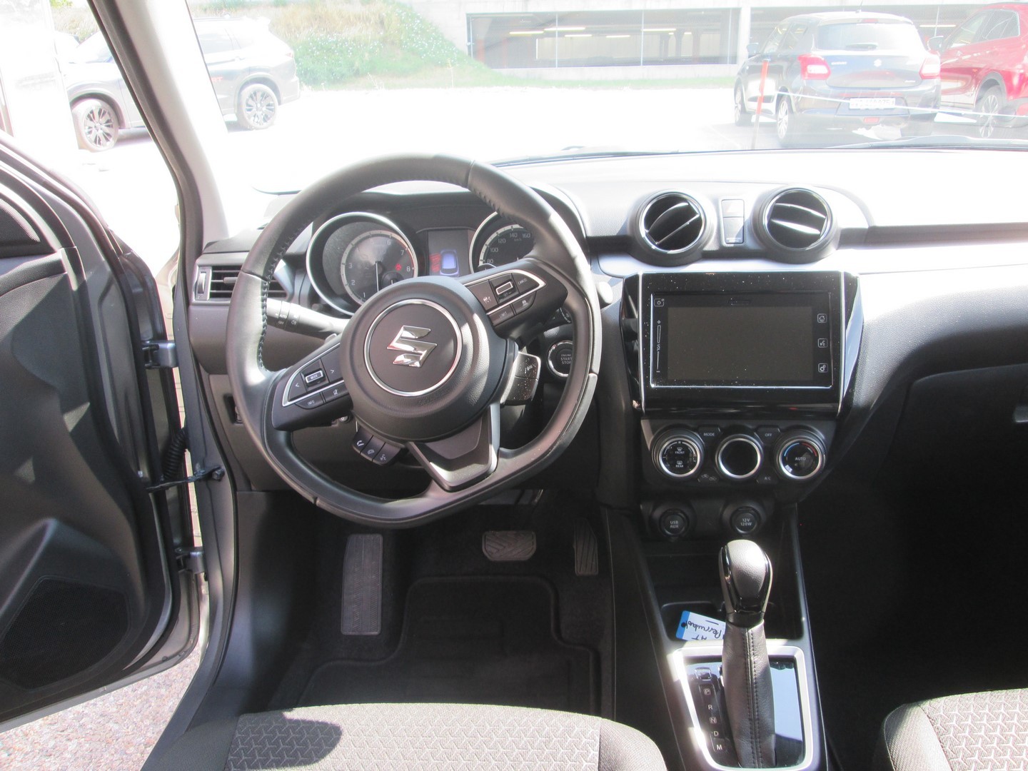 SUZUKI Swift 1.2 Compact Top Hybrid CVT-image-6
