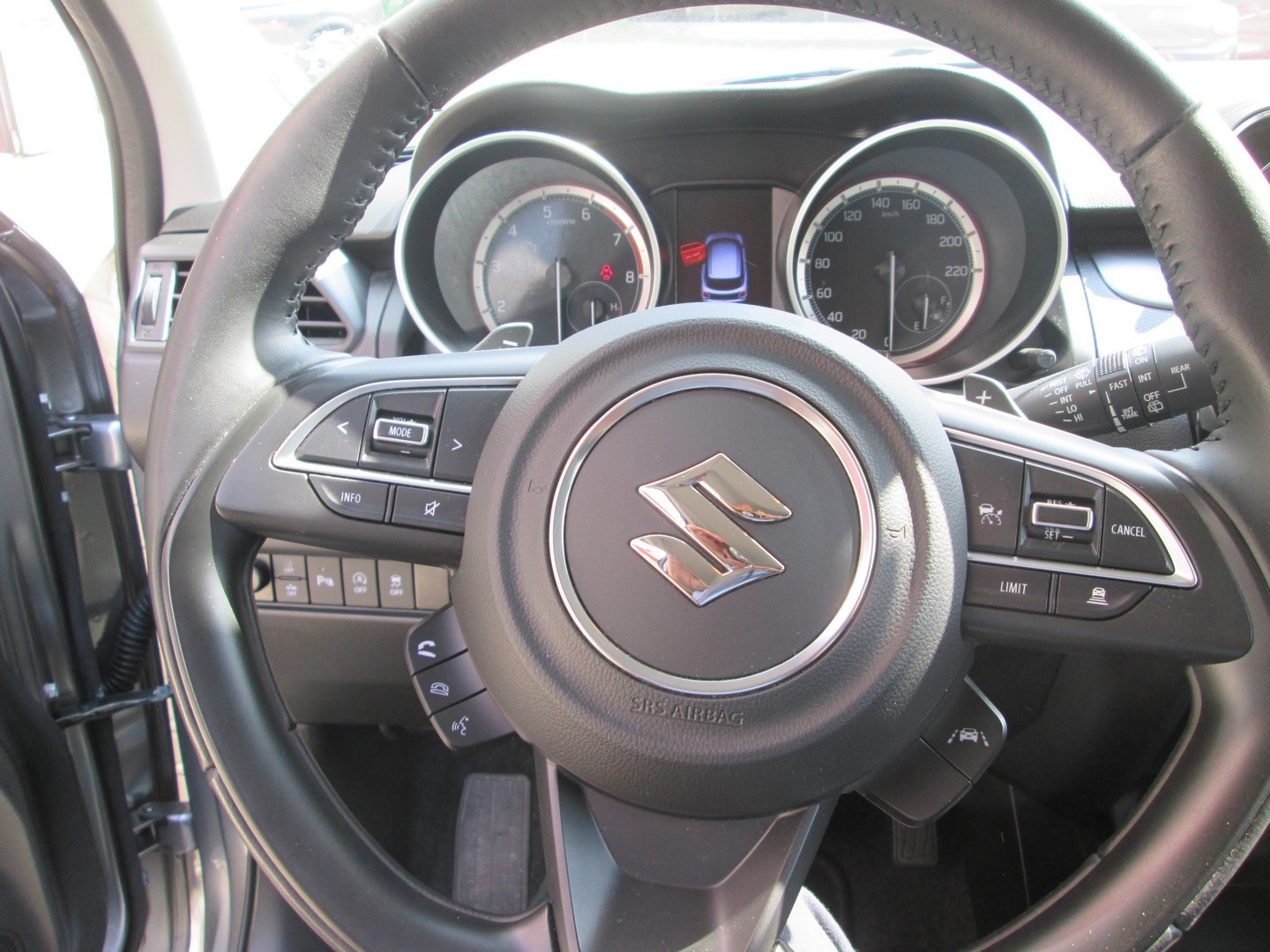 SUZUKI Swift 1.2 Compact Top Hybrid CVT-image-7