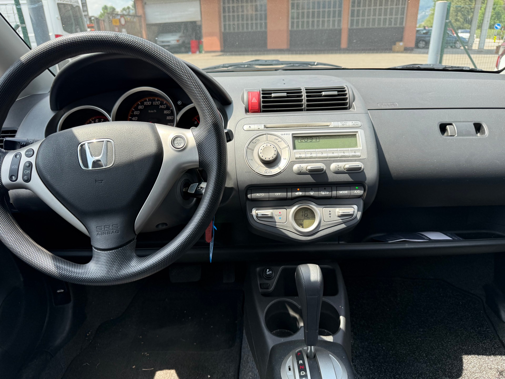 HONDA Jazz 1.4i LS Formula 1 CVT-image-6